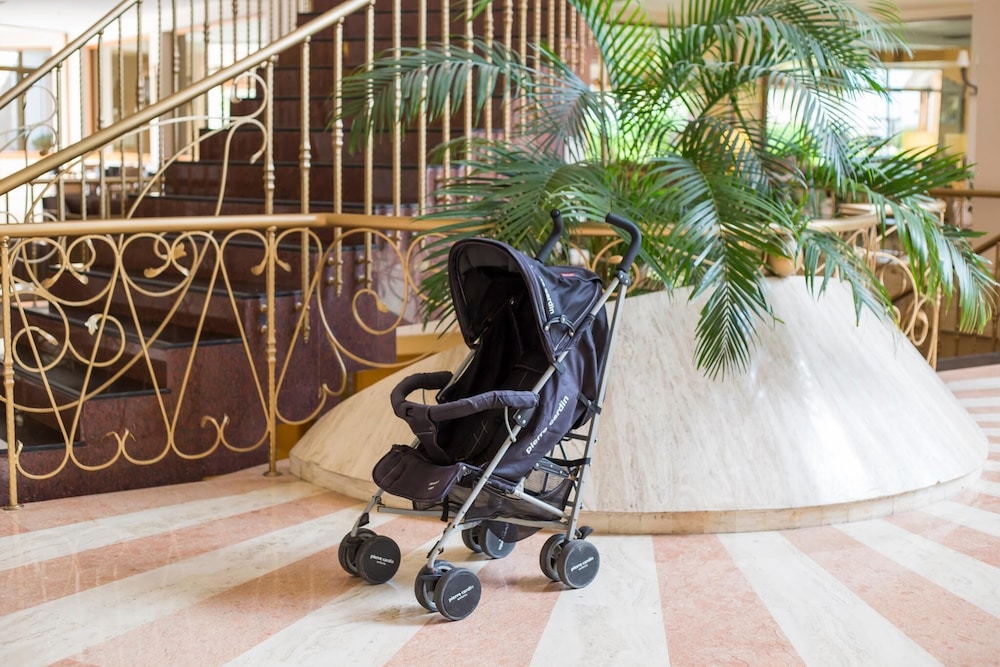 Akka Alinda Hotel — Hotel building in Kemer