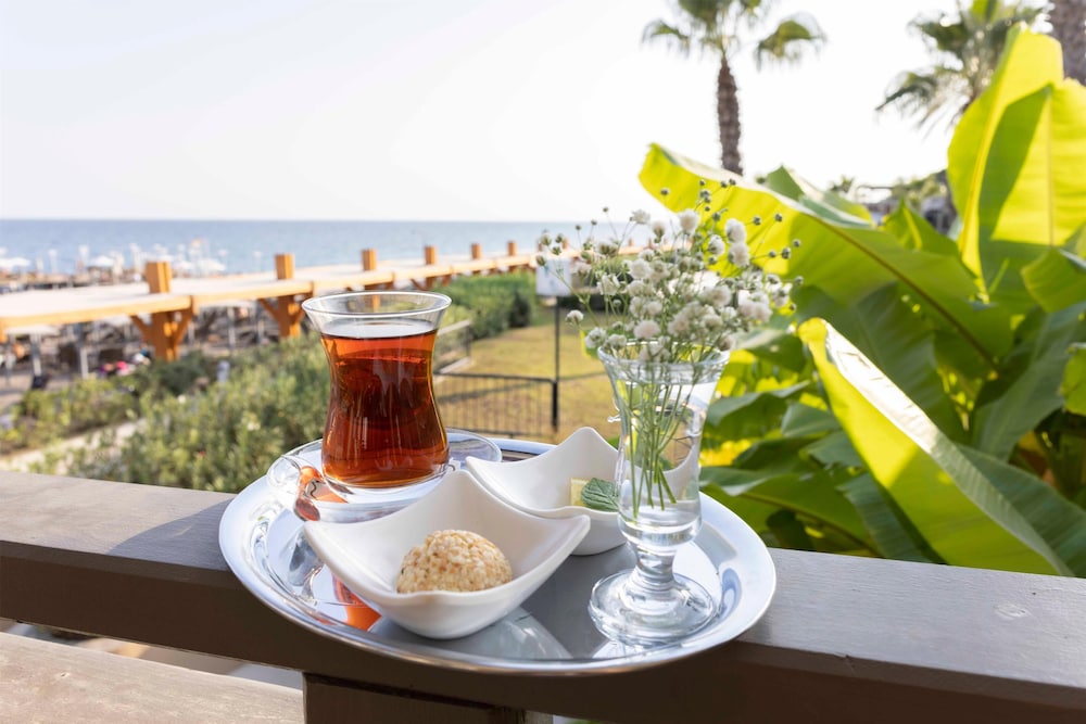 Akka Alinda Hotel — Beach in Kemer