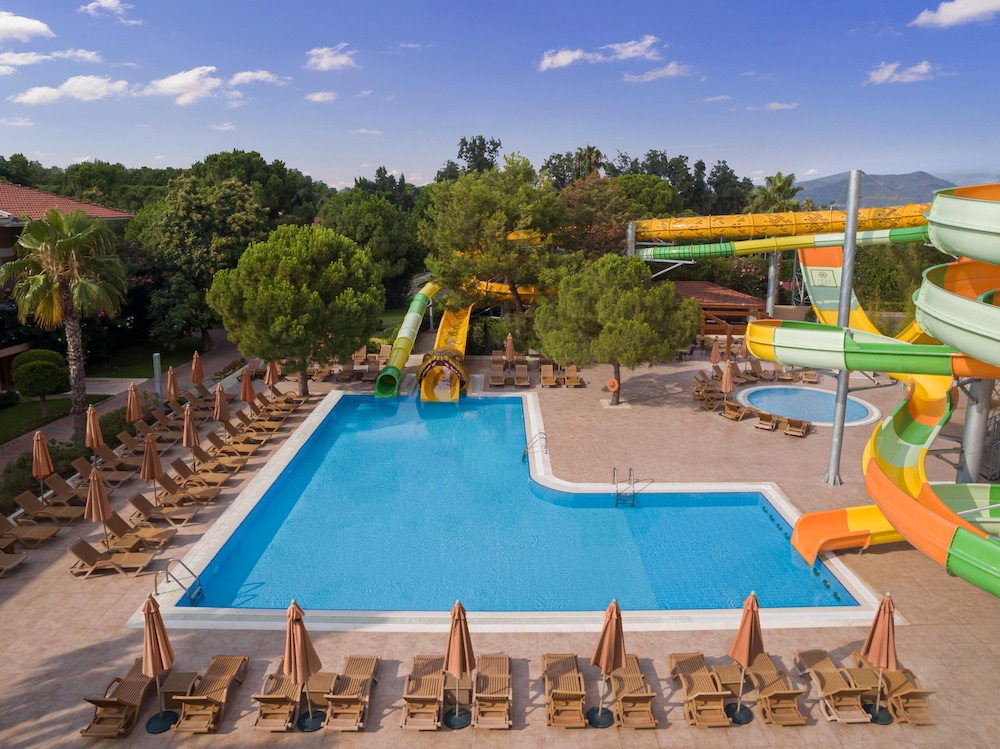 Akka Alinda Hotel — Swimming pool in Kemer