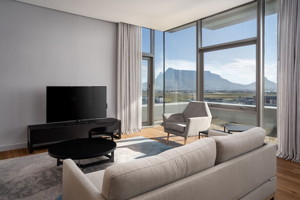 Cape Town Marriott Hotel Crystal Towers — Hotel rooms in Cape Town, Western Cape