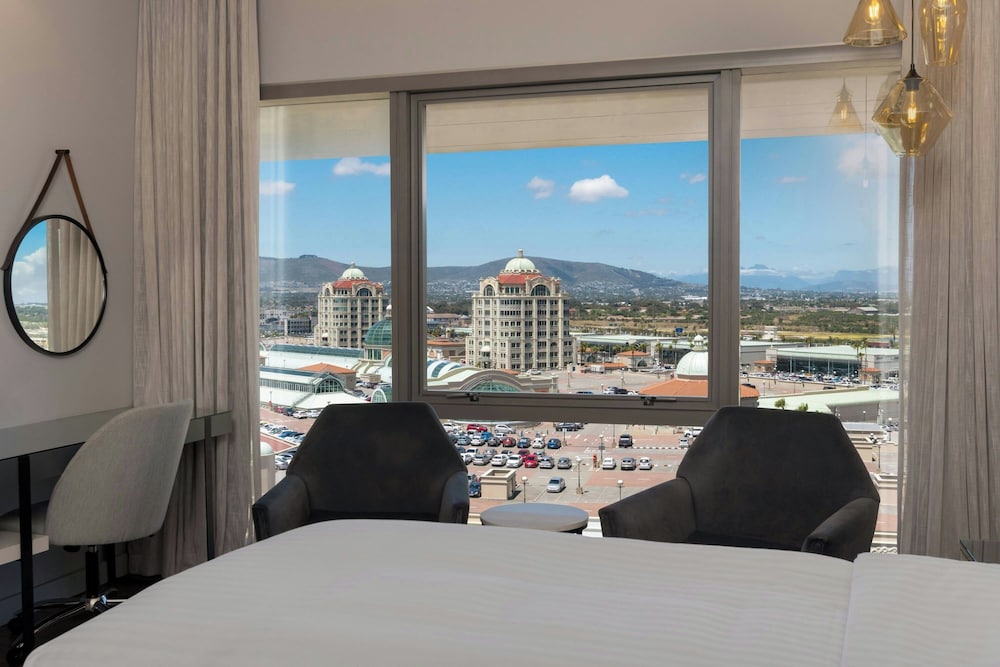 Cape Town Marriott Hotel Crystal Towers — Hotel rooms in Cape Town, Western Cape