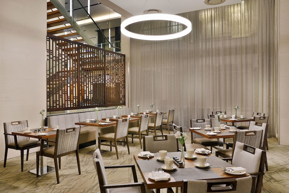 Cape Town Marriott Hotel Crystal Towers — Restaurant & bars in Cape Town, Western Cape