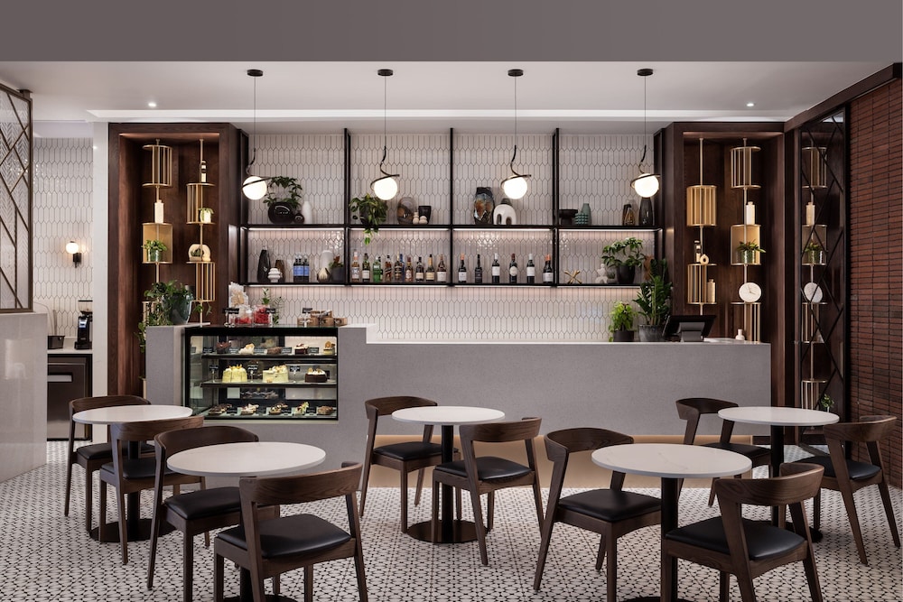 Cape Town Marriott Hotel Crystal Towers — Restaurant & bars in Cape Town, Western Cape