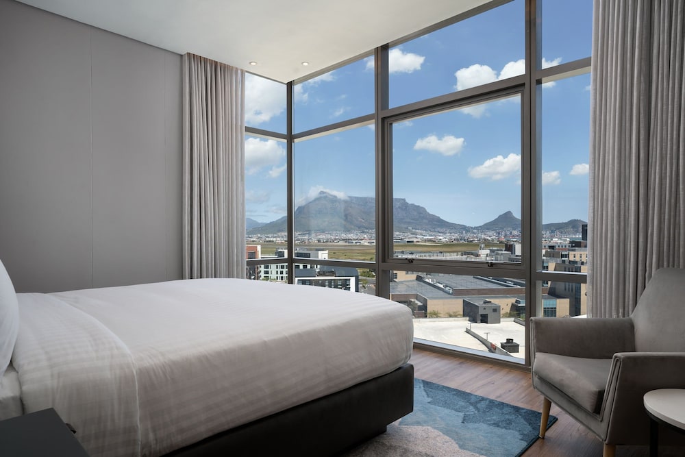 Cape Town Marriott Hotel Crystal Towers — Hotel rooms in Cape Town, Western Cape