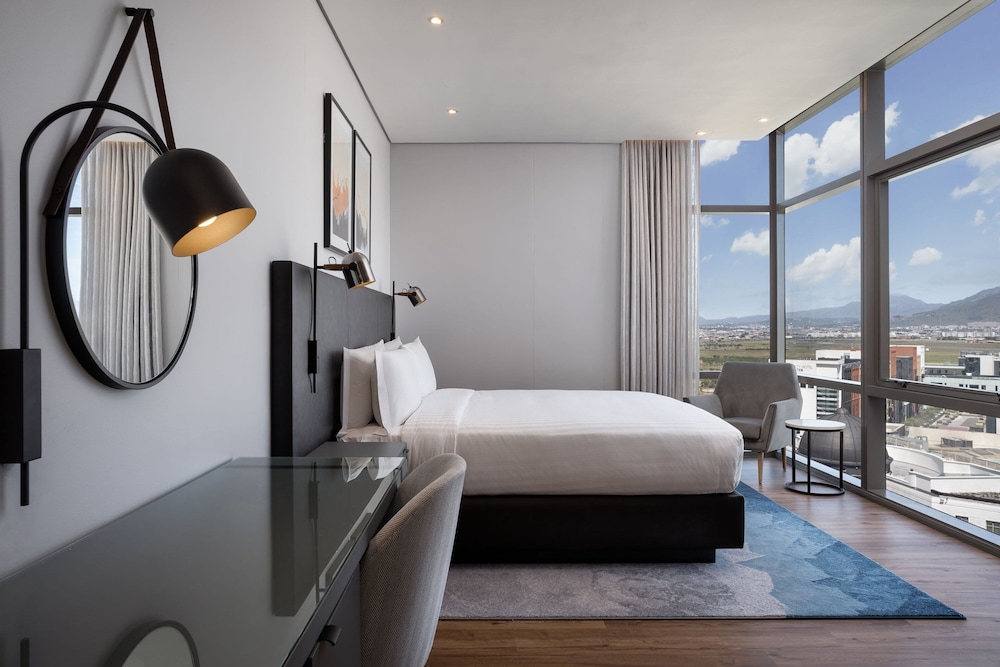 Cape Town Marriott Hotel Crystal Towers — Hotel rooms in Cape Town, Western Cape