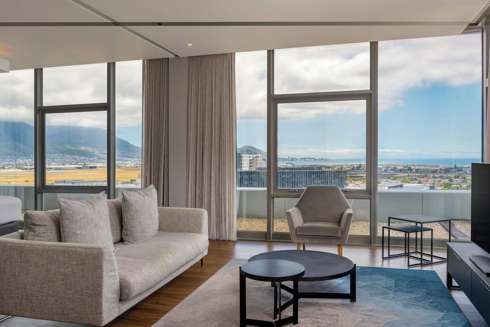 Cape Town Marriott Hotel Crystal Towers — Hotel rooms in Cape Town, Western Cape