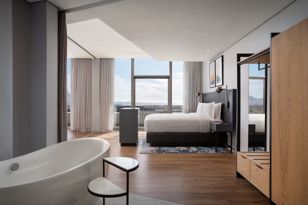 Cape Town Marriott Hotel Crystal Towers — Hotel rooms in Cape Town, Western Cape