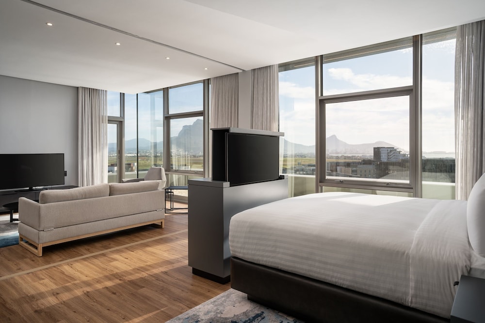 Cape Town Marriott Hotel Crystal Towers — Hotel rooms in Cape Town, Western Cape