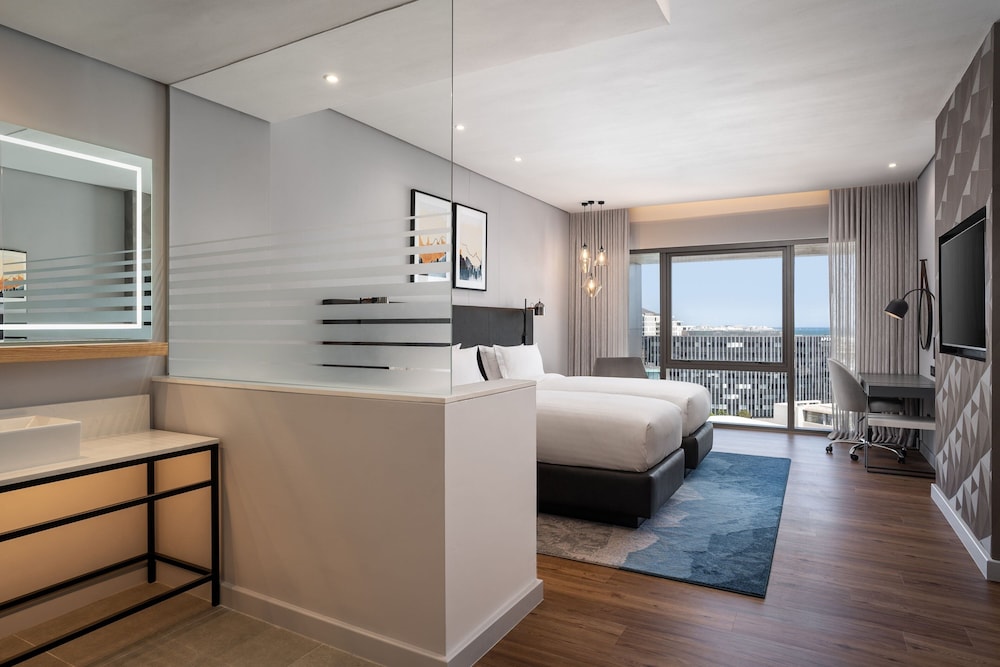 Cape Town Marriott Hotel Crystal Towers — Hotel rooms in Cape Town, Western Cape
