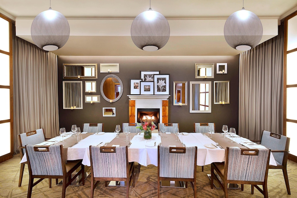 Cape Town Marriott Hotel Crystal Towers — Restaurant & bars in Cape Town, Western Cape