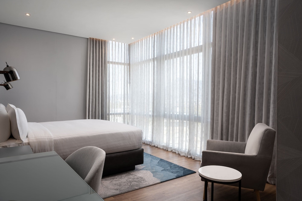 Cape Town Marriott Hotel Crystal Towers — Hotel rooms in Cape Town, Western Cape
