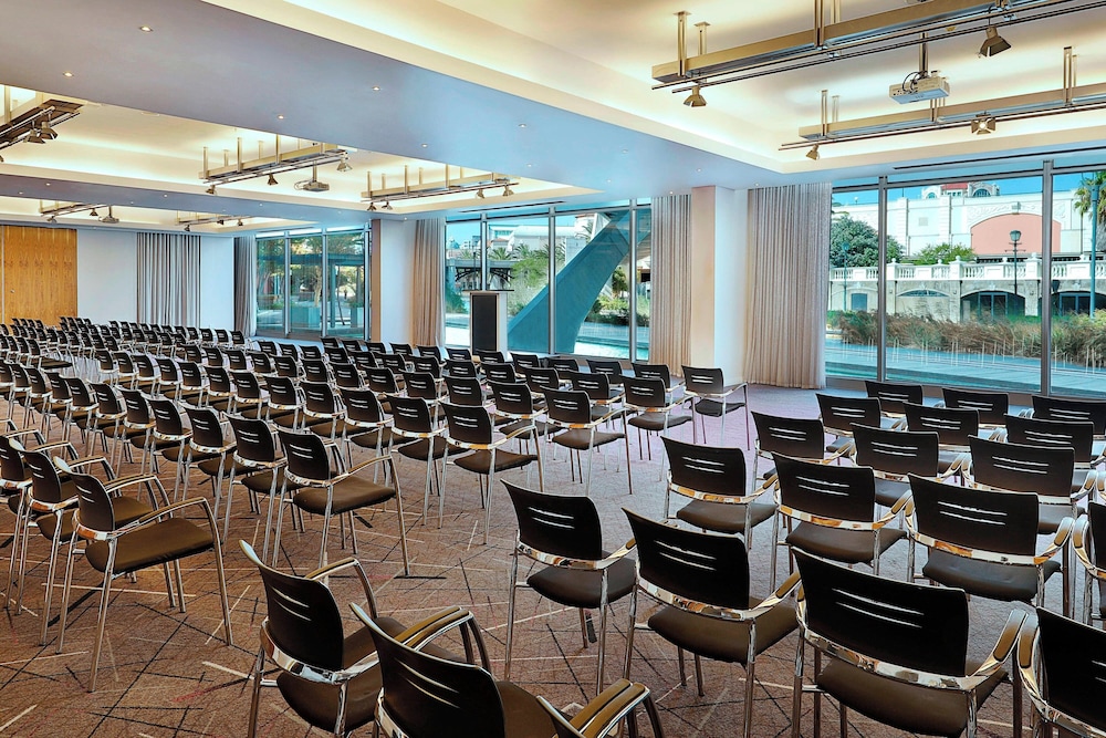 Cape Town Marriott Hotel Crystal Towers — Hotel building in Cape Town, Western Cape