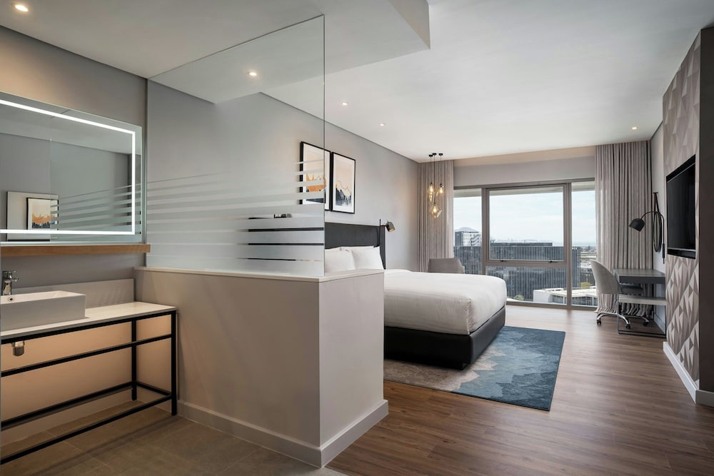 Cape Town Marriott Hotel Crystal Towers — Hotel rooms in Cape Town, Western Cape