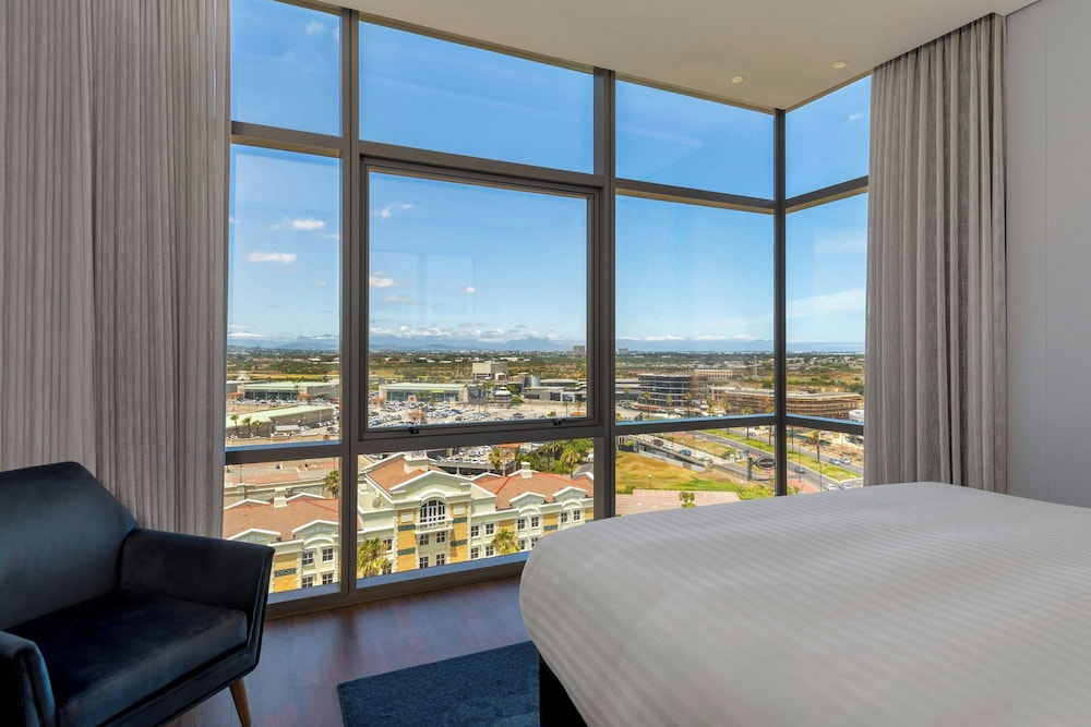 Cape Town Marriott Hotel Crystal Towers — Hotel rooms in Cape Town, Western Cape