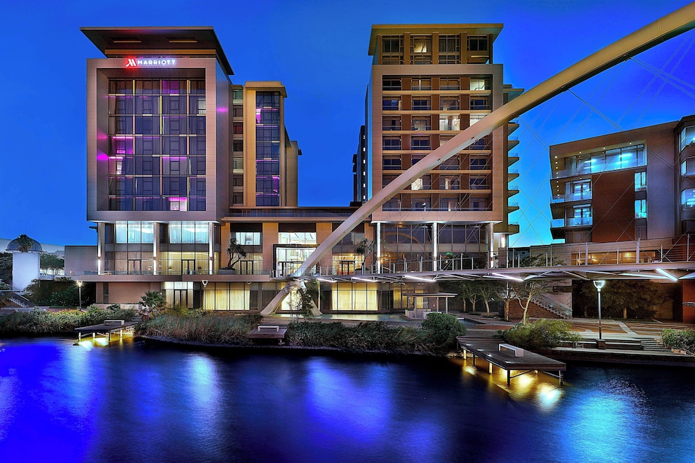 Cape Town Marriott Hotel Crystal Towers — Hotel building in Cape Town, Western Cape