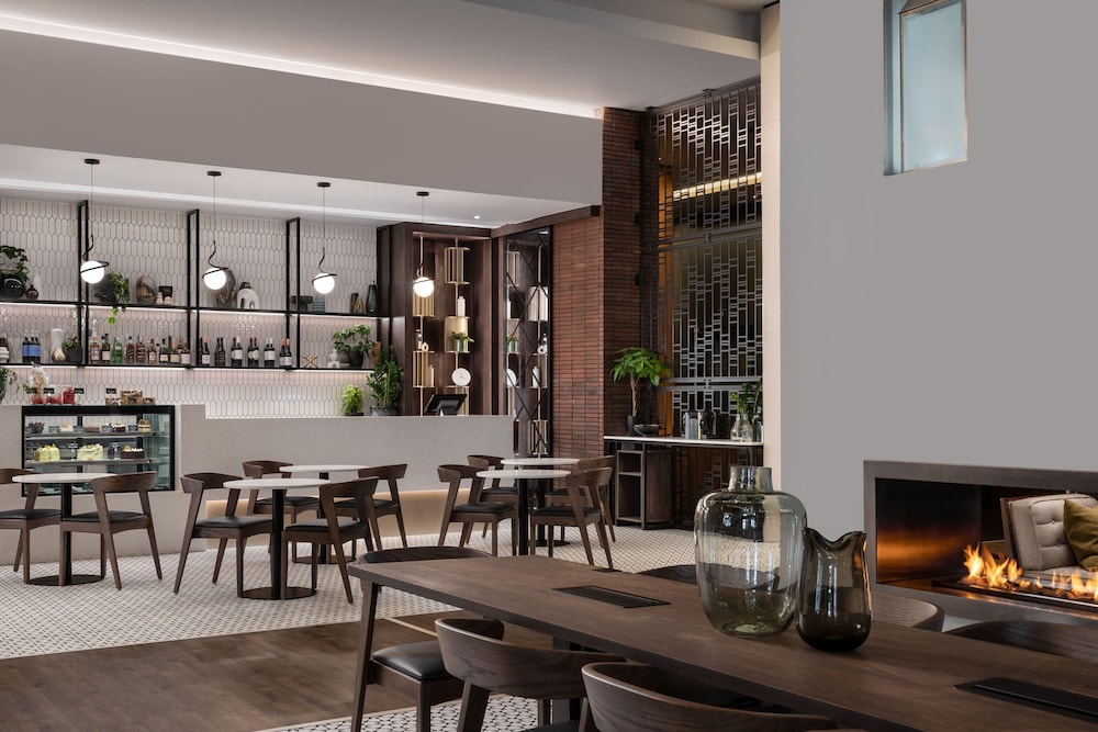 Cape Town Marriott Hotel Crystal Towers — Restaurant & bars in Cape Town, Western Cape