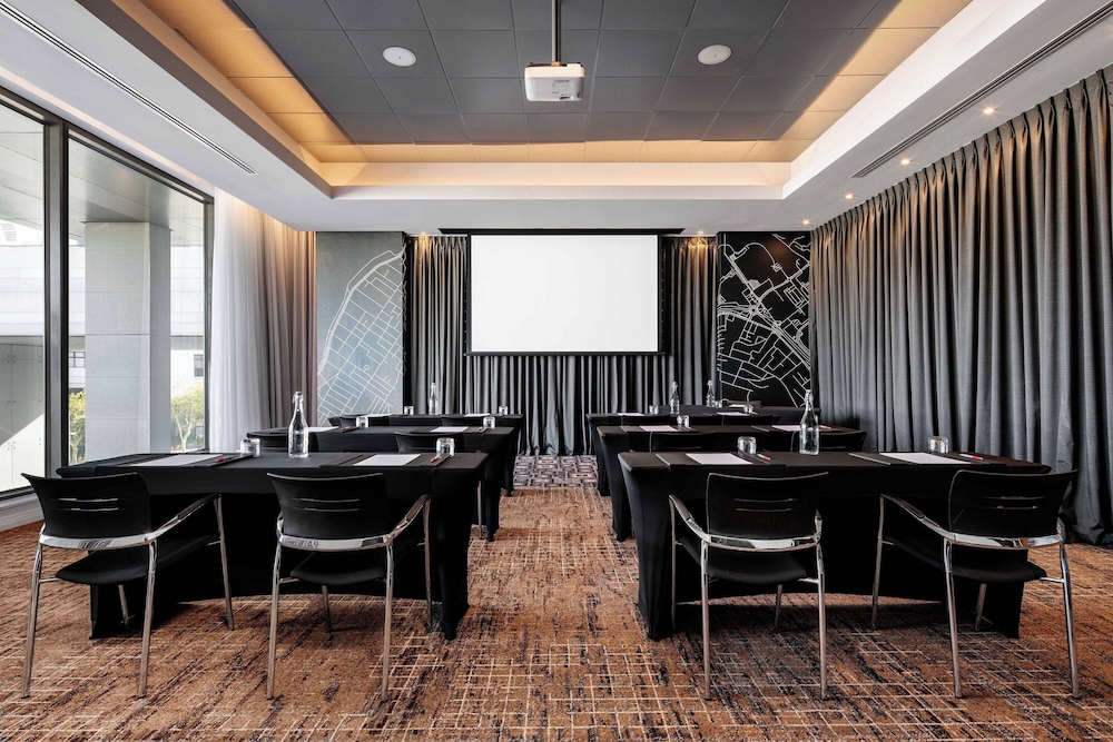 Cape Town Marriott Hotel Crystal Towers — Hotel building in Cape Town, Western Cape
