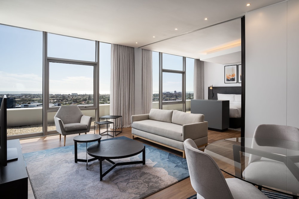 Cape Town Marriott Hotel Crystal Towers — Hotel rooms in Cape Town, Western Cape