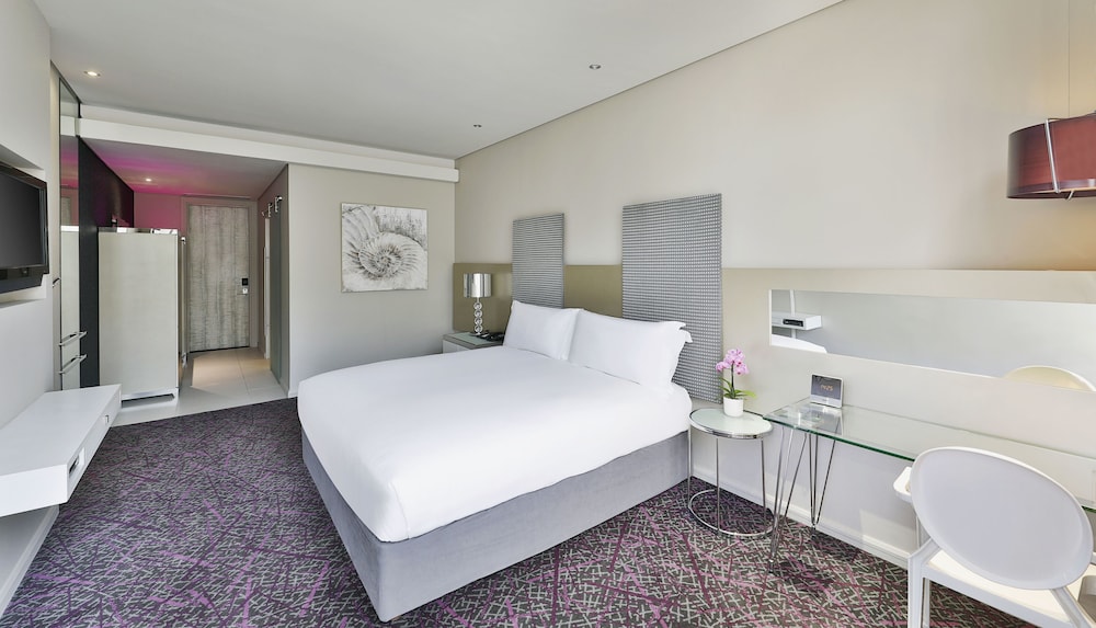 Cape Town Marriott Hotel Crystal Towers — Hotel rooms in Cape Town, Western Cape