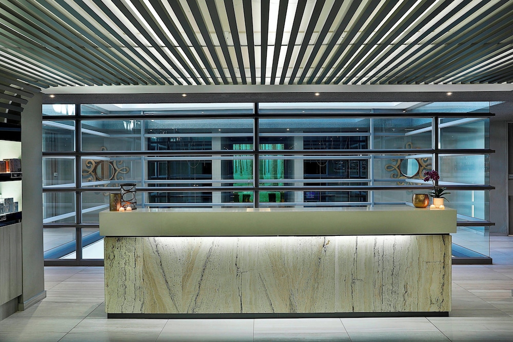 Cape Town Marriott Hotel Crystal Towers — Restaurant & bars in Cape Town, Western Cape