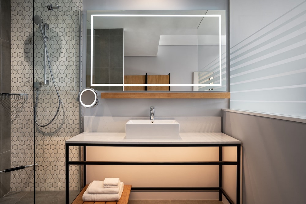 Cape Town Marriott Hotel Crystal Towers — Hotel rooms in Cape Town, Western Cape