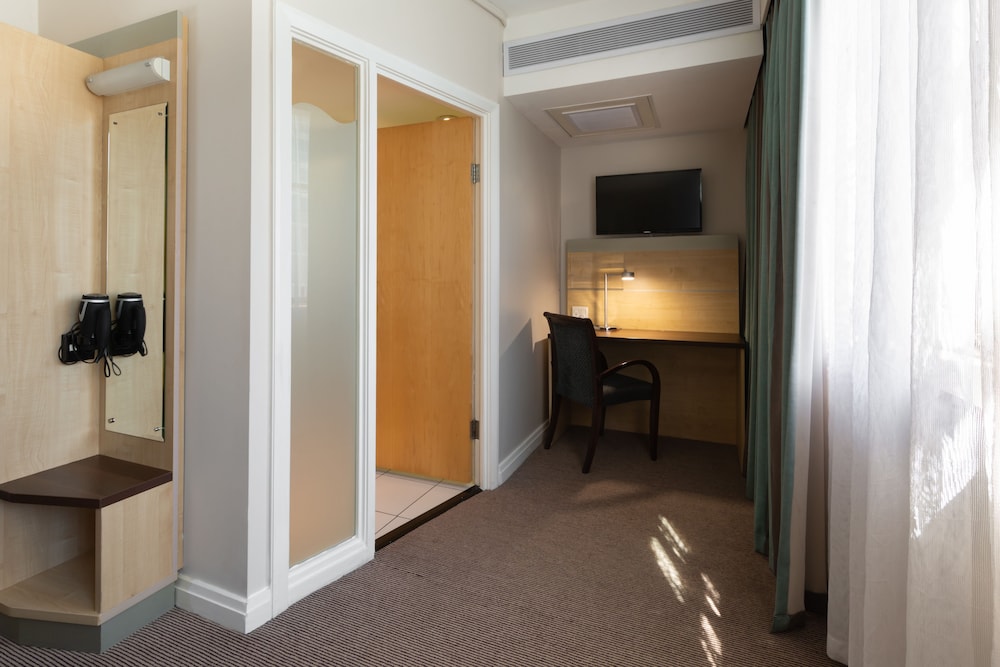 Holiday Inn Express Cape Town City-Centre by IHG — Hotel rooms in Cape Town, Western Cape