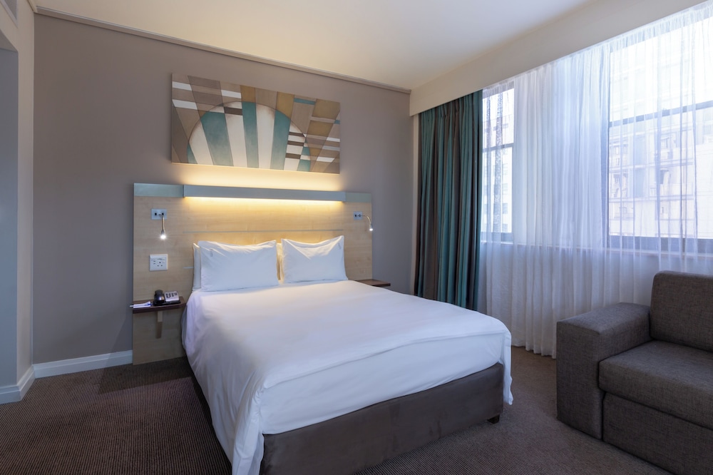 Holiday Inn Express Cape Town City-Centre by IHG — Hotel rooms in Cape Town, Western Cape