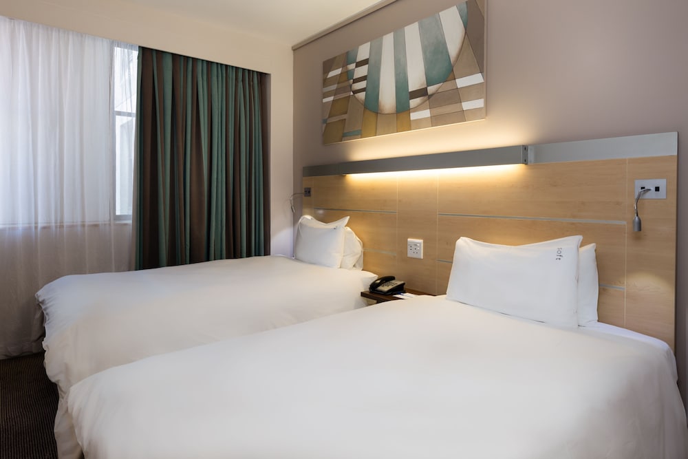 Holiday Inn Express Cape Town City-Centre by IHG — Hotel rooms in Cape Town, Western Cape