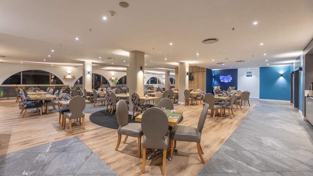 Holiday Inn Express Cape Town City-Centre by IHG — Restaurant & bars in Cape Town, Western Cape
