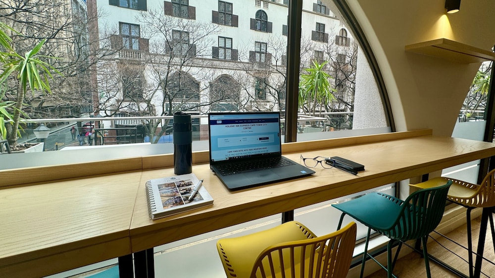 Holiday Inn Express Cape Town City-Centre by IHG — Restaurant & bars in Cape Town, Western Cape