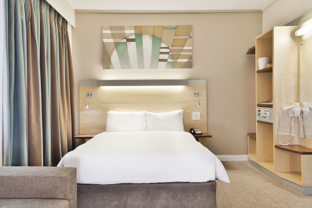 Holiday Inn Express Cape Town City-Centre by IHG — Hotel rooms in Cape Town, Western Cape