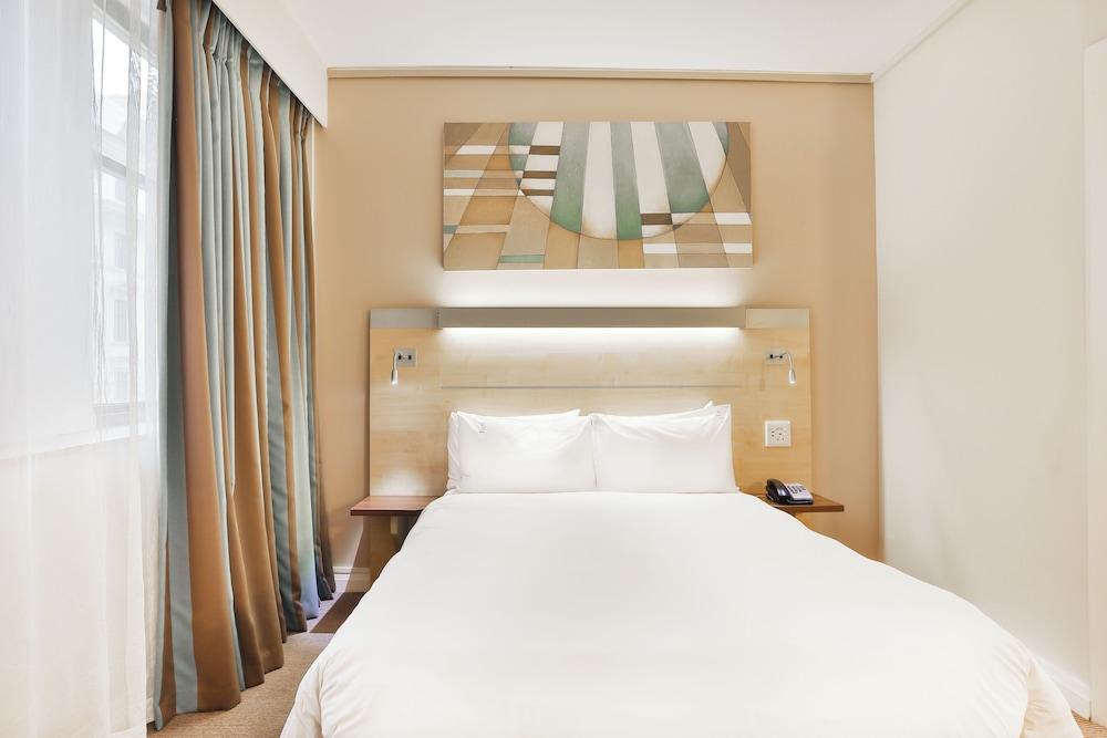 Holiday Inn Express Cape Town City-Centre by IHG — Hotel rooms in Cape Town, Western Cape