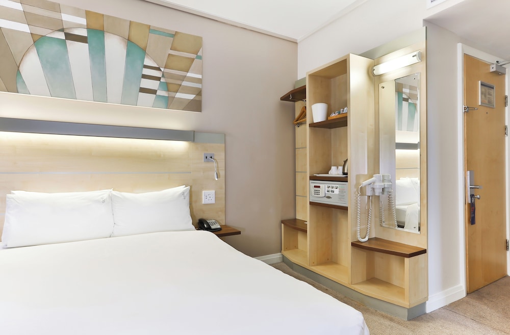 Holiday Inn Express Cape Town City-Centre by IHG — Hotel rooms in Cape Town, Western Cape