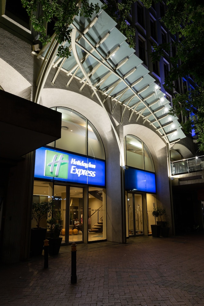 Holiday Inn Express Cape Town City-Centre by IHG — Hotel building in Cape Town, Western Cape