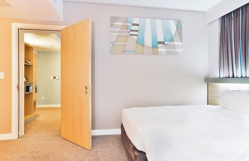 Holiday Inn Express Cape Town City-Centre by IHG — Hotel rooms in Cape Town, Western Cape
