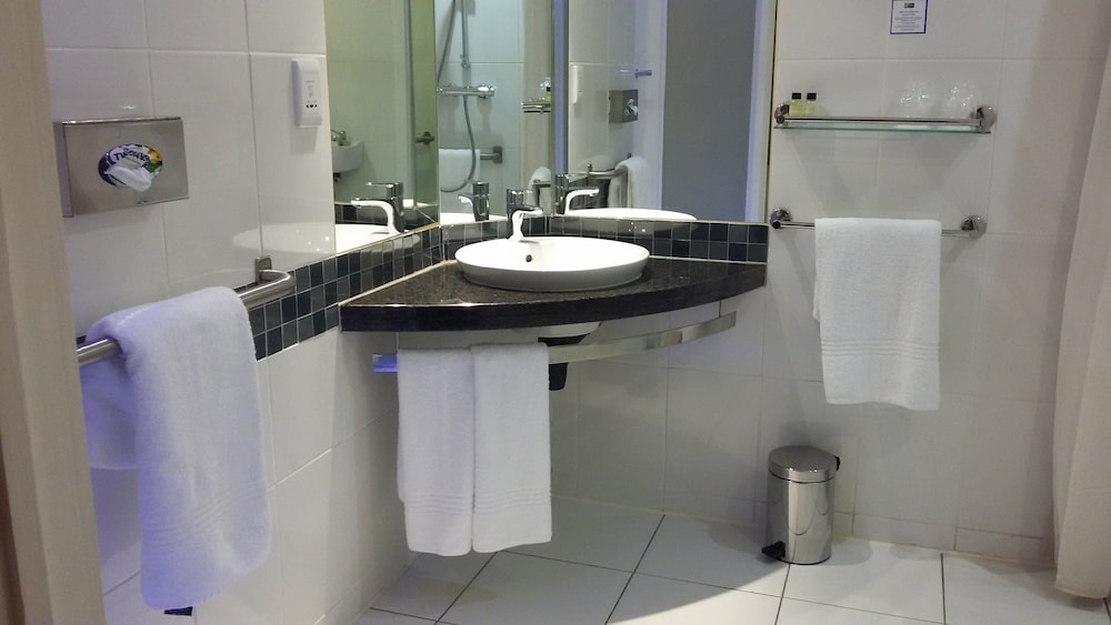 Holiday Inn Express Cape Town City-Centre by IHG — Hotel rooms in Cape Town, Western Cape