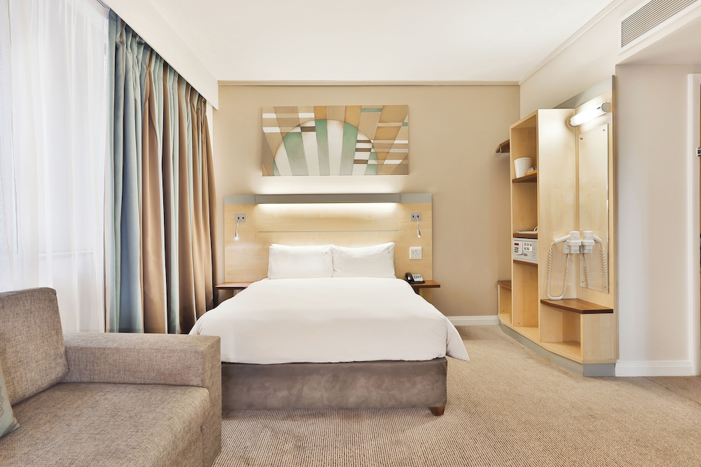 Holiday Inn Express Cape Town City-Centre by IHG — Hotel rooms in Cape Town, Western Cape