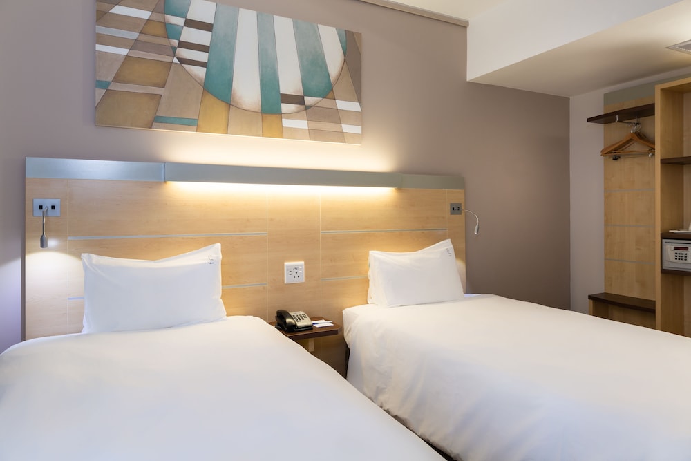 Holiday Inn Express Cape Town City-Centre by IHG — Hotel rooms in Cape Town, Western Cape