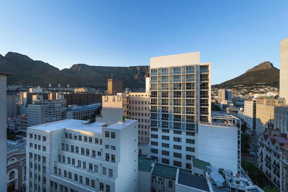 Holiday Inn Express Cape Town City-Centre by IHG — Hotel building in Cape Town, Western Cape
