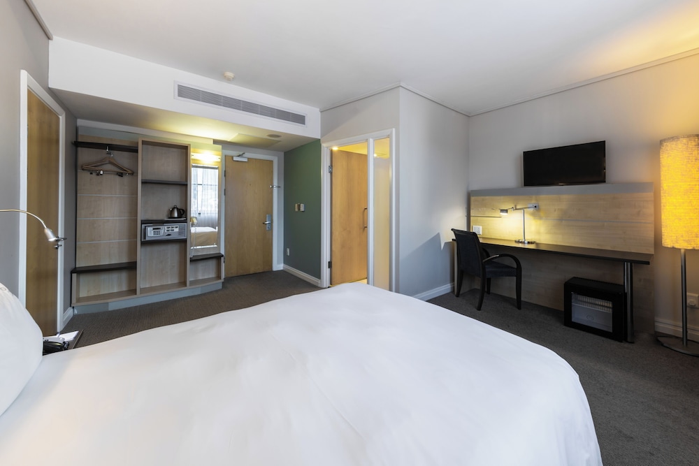 Holiday Inn Express Cape Town City-Centre by IHG — Hotel rooms in Cape Town, Western Cape