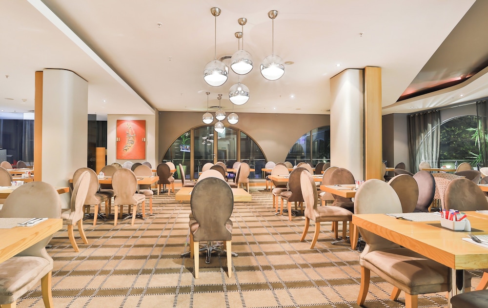 Holiday Inn Express Cape Town City-Centre by IHG — Restaurant & bars in Cape Town, Western Cape