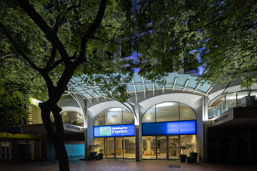 Holiday Inn Express Cape Town City-Centre by IHG — Hotel building in Cape Town, Western Cape