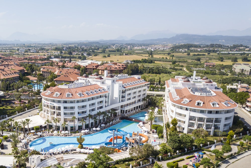 Alba Queen Hotel - Ultra All Inclusive — Hotel building in Side
