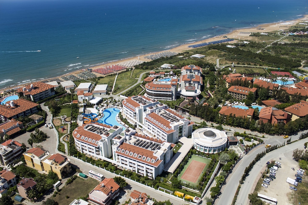 Alba Queen Hotel - Ultra All Inclusive — Hotel building in Side