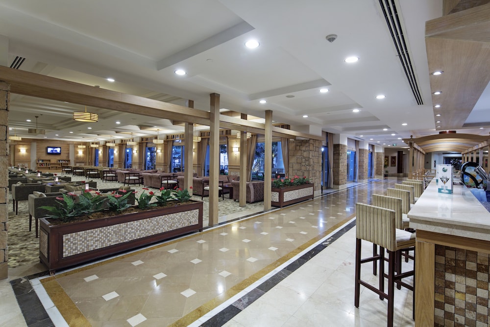 Alba Queen Hotel - Ultra All Inclusive — Hotel building in Side