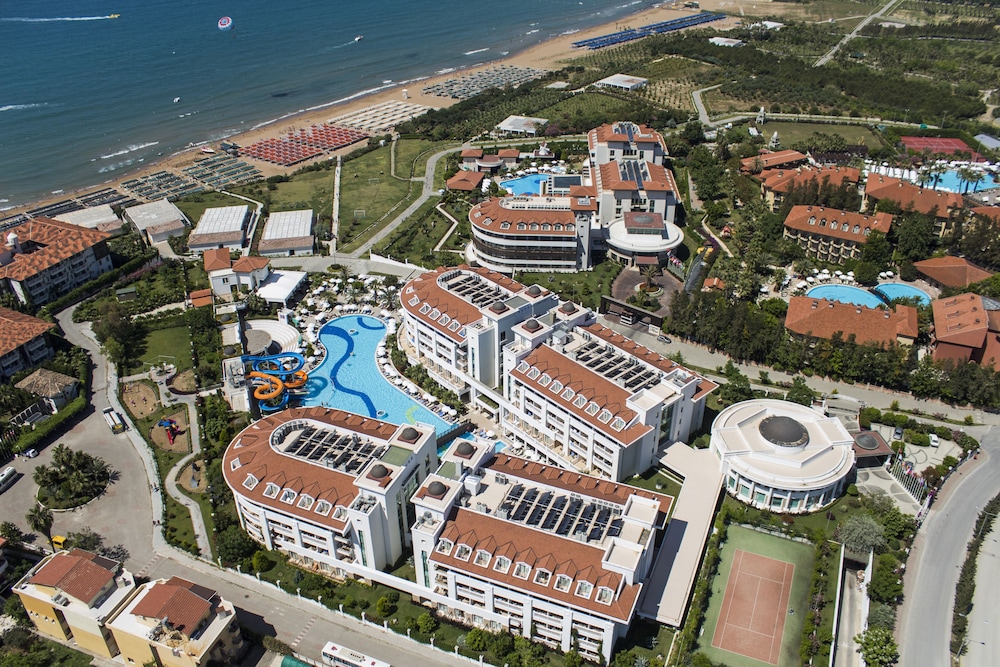 Alba Queen Hotel - Ultra All Inclusive — Hotel building in Side