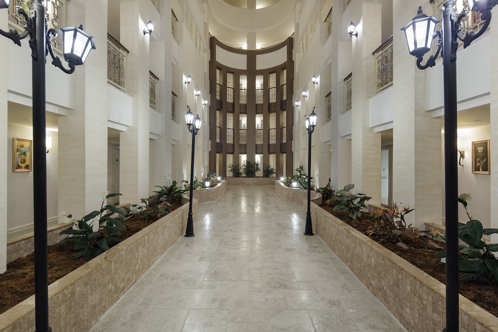 Alba Queen Hotel - Ultra All Inclusive — Hotel building in Side