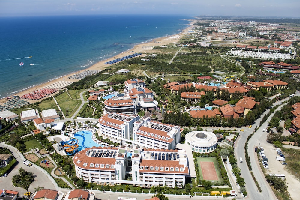 Alba Queen Hotel - Ultra All Inclusive — Hotel building in Side