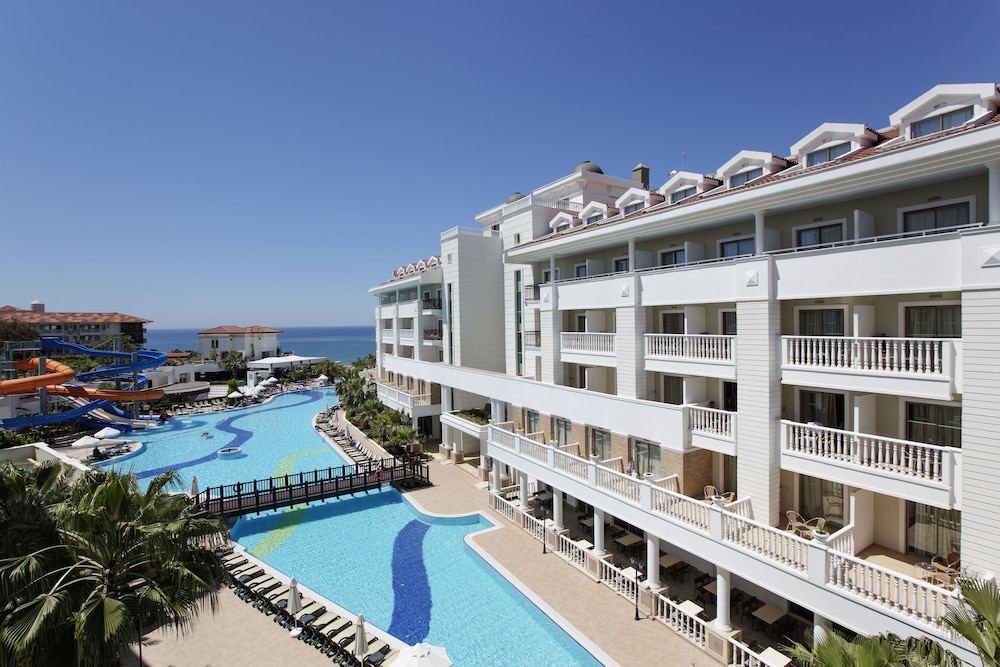 Alba Queen Hotel - Ultra All Inclusive — Hotel building in Side