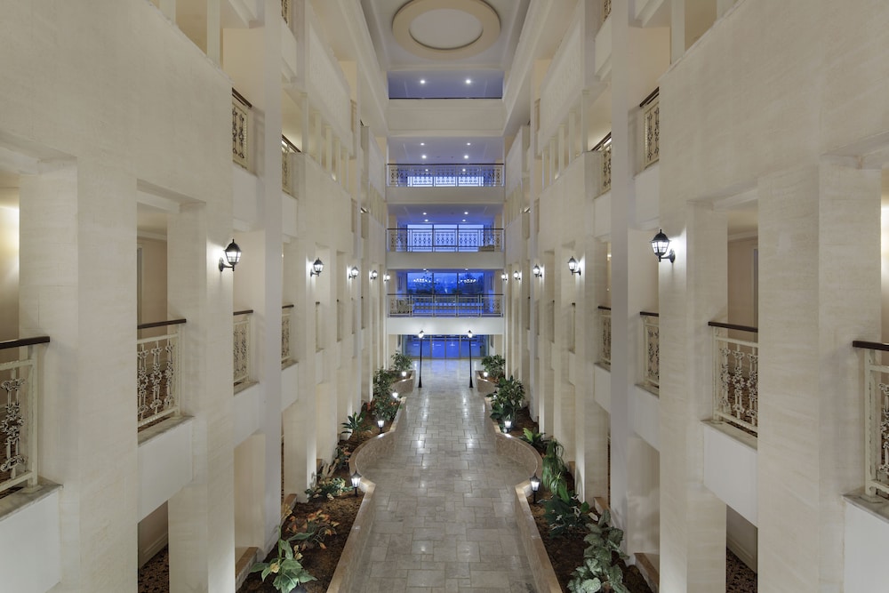 Alba Queen Hotel - Ultra All Inclusive — Hotel building in Side